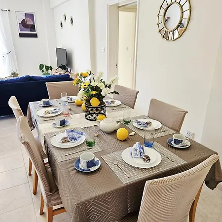 Sunflower - 3 Bedroom Spacious Apartment,