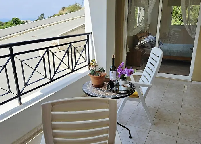 Sunflower - 3 Bedroom Spacious Apartment, Pegeia